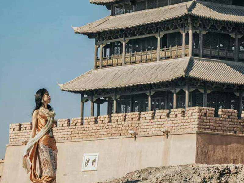 青海湖景区+茶卡盐湖+莫高窟+鸣沙山+张掖9日8晚私家团