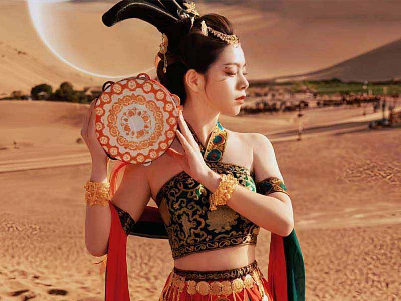 青海湖景区+茶卡盐湖+水上雅丹+莫高窟+鸣沙山+张掖7日6晚私家团